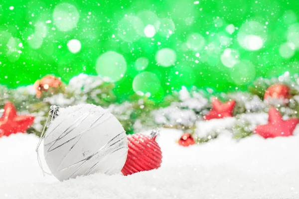 Kerstkaart Met Decor Sneeuw Wazig Bokeh Achtergrond Kopieer Ruimte Voor — Stockfoto
