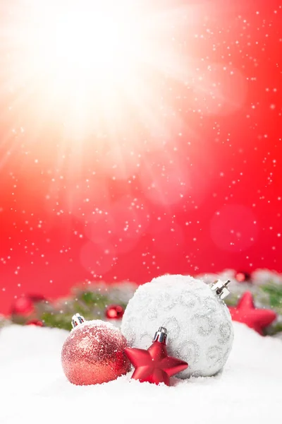 圣诞贺卡 上面涂满了雪 背景模糊 复印出圣诞祝福的空间 — 图库照片
