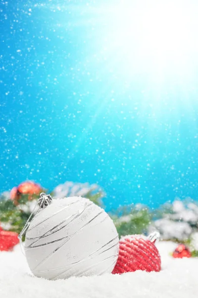 Natal Cartão Saudação Com Decoração Neve Sobre Fundo Bokeh Borrado — Fotografia de Stock