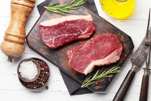 Raw Beef Steak Cutting Board Top View Flat Lay — Stock Photo, Image