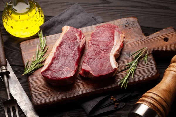 Syrový Hovězí Steak Prkně — Stock fotografie