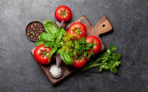 Italiaanse Keuken Ingrediënten Tuintomaten Kruiden Specerijen Bovenaanzicht Vlakke Plaat — Stockfoto