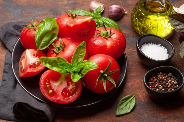 意大利菜配料 种植西红柿 香草和香料 — 图库照片