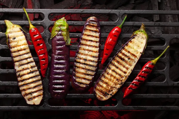 Grilovaná Zelenina Grilu Kořením Bylinkami Lilek Chilli Paprika Horní Pohled — Stock fotografie