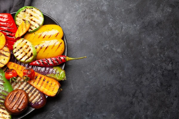 Gegrilde Groenten Bord Met Specerijen Kruiden Bovenaanzicht Plat Lag Met — Stockfoto