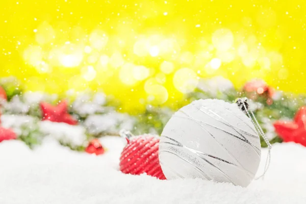 Natal Cartão Saudação Com Decoração Neve Sobre Fundo Bokeh Borrado — Fotografia de Stock