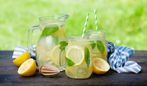 Mason Jar Jug Lemon Mint Homemade Lemonade Garden Table — Stock Photo, Image