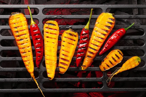 Grilovaná Zelenina Grilu Kořením Bylinkami Mrkev Chilli Paprika Horní Pohled — Stock fotografie