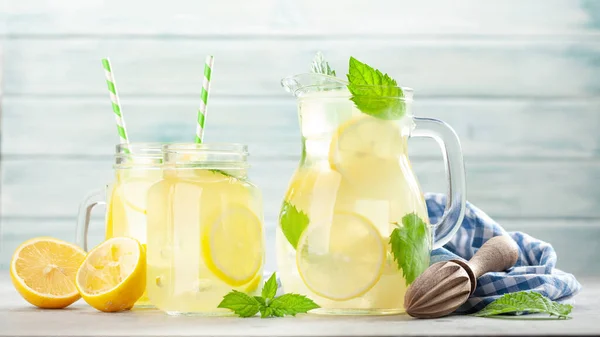 Mason Jar Jug Lemon Mint Homemade Lemonade — Stock Photo, Image