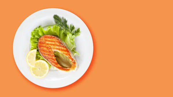 Grilled Salmon Steak Lemon Salad Top View Flat Lay Copy — Stock Photo, Image