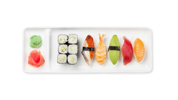 日本寿司设置 Sashimi Maki卷在盘子里 顶视图平铺在白色背景上 — 图库照片