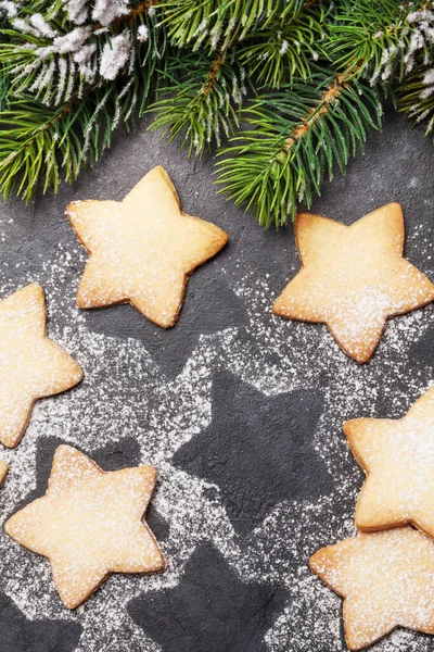 Tarjeta Felicitación Navideña Con Abeto Galletas Jengibre Sobre Fondo Piedra —  Fotos de Stock