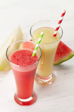 Taze ve sulu karpuz ve kavun püresi.