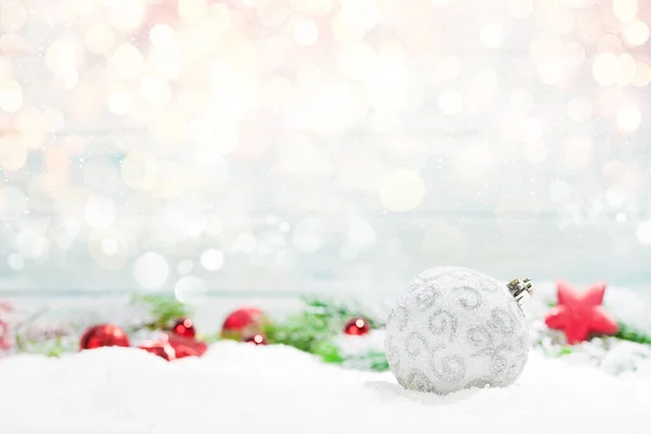 Natal Cartão Saudação Com Decoração Neve Sobre Fundo Bokeh Borrado — Fotografia de Stock