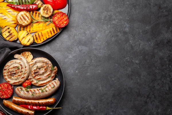 Gegrilde Worsten Groenten Met Specerijen Kruiden Bovenaanzicht Plat Lag Met — Stockfoto