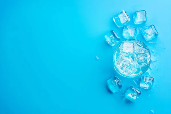 Bicchiere Acqua Con Cubetti Ghiaccio Vista Dall Alto Posa Piatta — Foto Stock