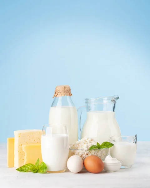 Varios Productos Lácteos Leche Queso Cottage Crema Agria Delante Fondo — Foto de Stock