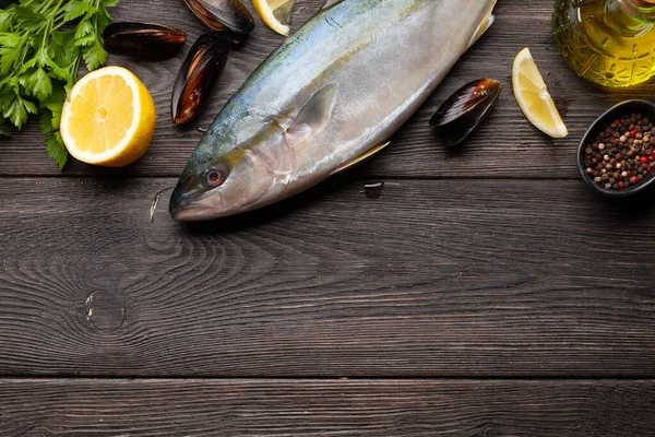 Cucina Pesce Crudo Frutti Mare Ingredienti Cena Sul Tavolo Legno — Foto Stock