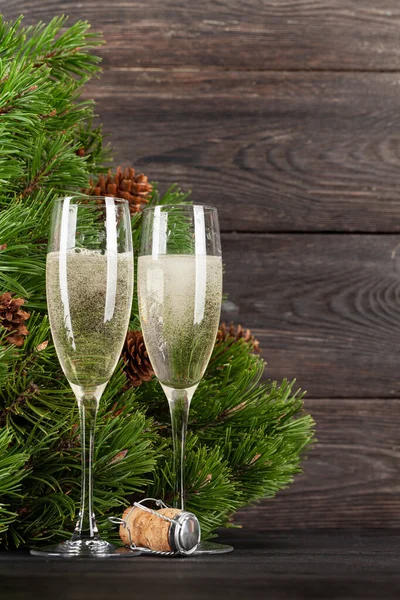 圣诞贺卡 上面有冷杉树 香槟酒杯和圣诞祝福的空间 — 图库照片