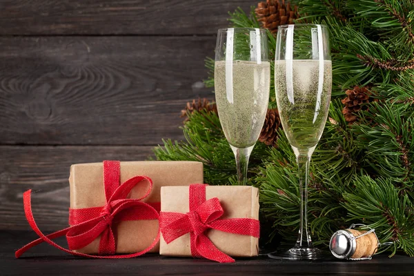 Vánoční Přání Jedlí Sklenicemi Šampaňské Dárkovými Krabicemi Prostorem Pro Vánoční — Stock fotografie