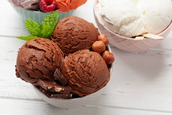 Glace Aux Baies Vanille Chocolat Sundae — Photo