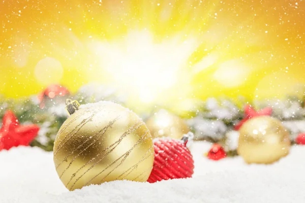 Різдвяна Листівка Декором Снігу Над Розмитим Фоном Боке Місцем Копіювання — стокове фото