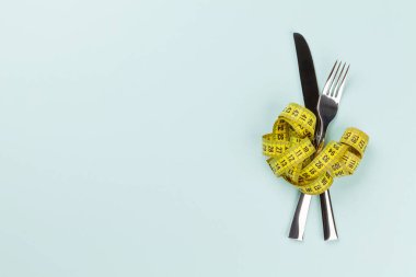 Sağlıklı yemek ve kilo kaybı konsepti. Diyet ve zindelik. Üst görünüm düzlüğü kopyalama alanı ile yatıyordu