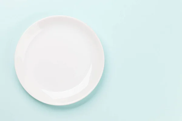 Empty Plate Blue Background Top View Flat Lay Copy Space — Stock Photo, Image