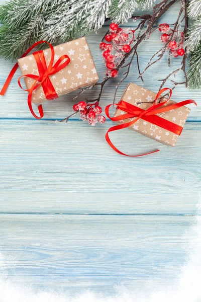 Scatole Regalo Natale Abete Sfondo Blu Con Spazio Vostri Saluti — Foto Stock