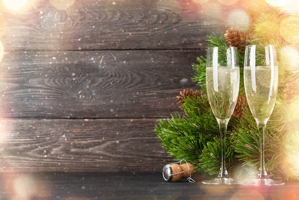 圣诞贺卡 上面有冷杉树 香槟和圣诞祝福的空间 — 图库照片
