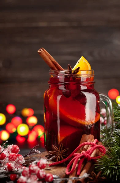 Natal Vinho Ruminado Com Especiarias Citrinos Árvore Xmas Luzes Bokeh — Fotografia de Stock