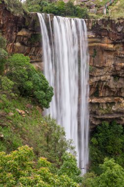 Yedi kız kardeş şelaleler yakınındaki şehir Cherrapunjee: Meghalaya, Kuzey-Doğu Hindistan içinde.
