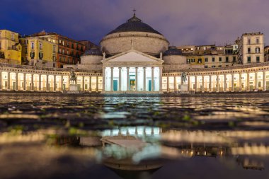 Kilise San Francesco di Paola adlı gece, Plebiscito meydanına, Naples, İtalya