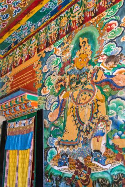Gangtok, Hindistan - 2 Mayıs 2017: Duvar resimlerinde Budist Rumtek Manastırı Tapınak 