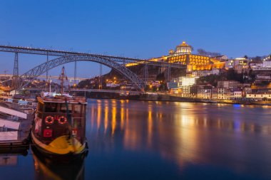 Ponte Dom Luiz Köprüsü, gece, şehir, Porto, Portekiz .