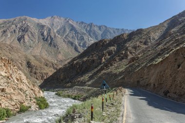 Srinagar - Kargil yol Jammu ve Keşmir durumunda kuzey Hindistan'da