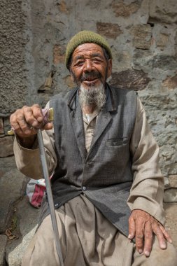 Turtuk, Hindistan - 28 Haziran 2017: Kimliği belirsiz pozlar için fotoğraf Turtuk Köyü, Ladakh, Hindistan