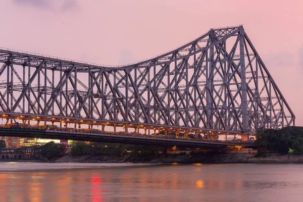 Kolkata Hindistan Gece Boyunca Hooghly Nehrinde Tarihi Köprü Prensibine Göre — Stok fotoğraf