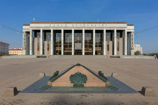 Minsk Bielorrússia Setembro 2017 Símbolo Monumento Zero Quilômetro Palácio República — Fotografia de Stock
