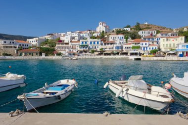 tekneler Batsi köyü Harbor Andros Adası, Kiklad Adaları, Yunanistan