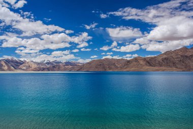 Pangong teknik destek gölde Ladakh, Kuzey Hindistan