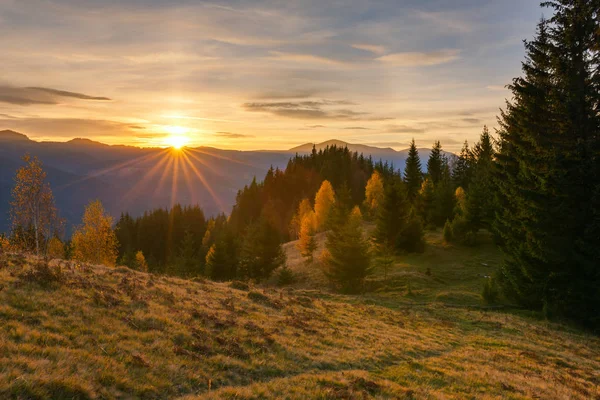 Lever Soleil Majestueux Dans Paysage Montagneux Des Carpates Ukraine — Photo