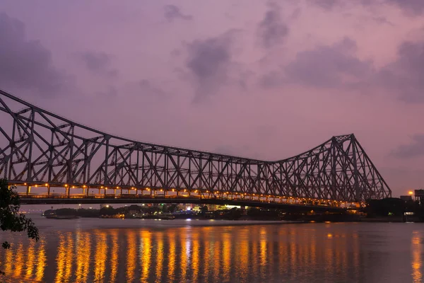 Ponte Howrah Histórica Ponte Cantilever Rio Aproximadamente Durante Noite Kolkata — Fotografia de Stock