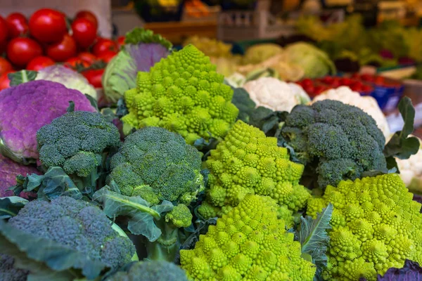 Брокколи Цветная Капуста Брокколи Итальянском Овощном Рынке — стоковое фото