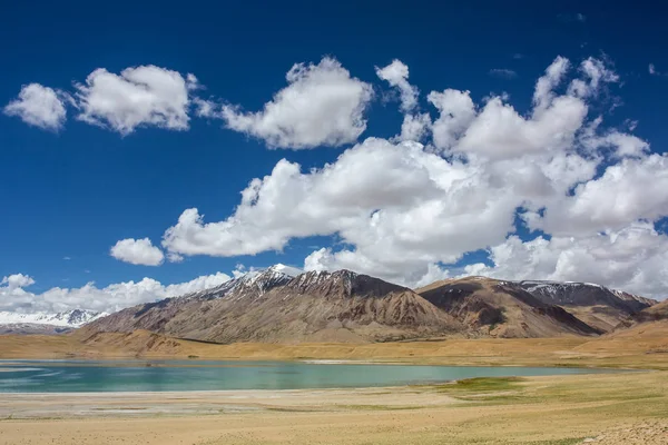 インド ラダックの Thadsangkaru Tso Kiagar Tso 湖周辺風景の美しいパノラマ — ストック写真