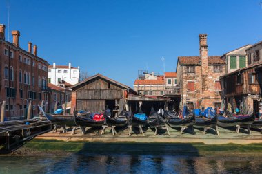 Venice, İtalya - 23 Mart 2018: Squero di San Trovaso. Gondol Venedik, İtalya'da yapmak için atölye