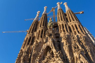 Barcelona, İspanya - 26 Mart 2018: La Sagrada Familia - etkileyici Katedrali inşa 19 Mart 1882 yılından bu yana olmak ve henüz bitmiş değil, Gaudi tarafından Barselona, İspanya, tasarlanmış