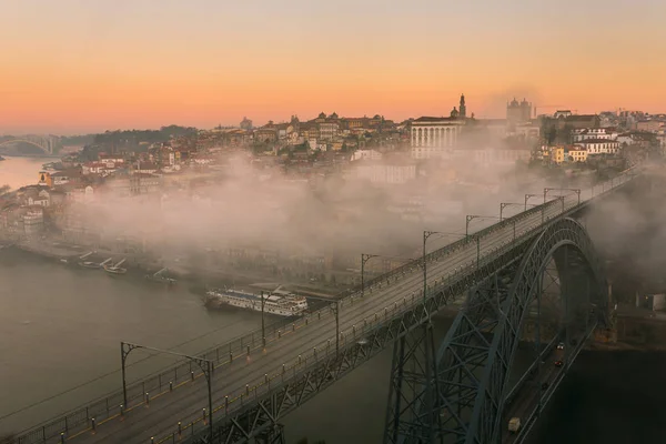 Ponte Famosa Ponte Dom Luis Coberta Com Nevoeiro Matinal Durante — Fotografia de Stock