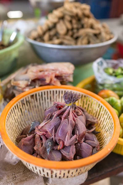 Aves Mortas Pintos Carne Para Venda Mercado Birmanês Mianmar — Fotografia de Stock
