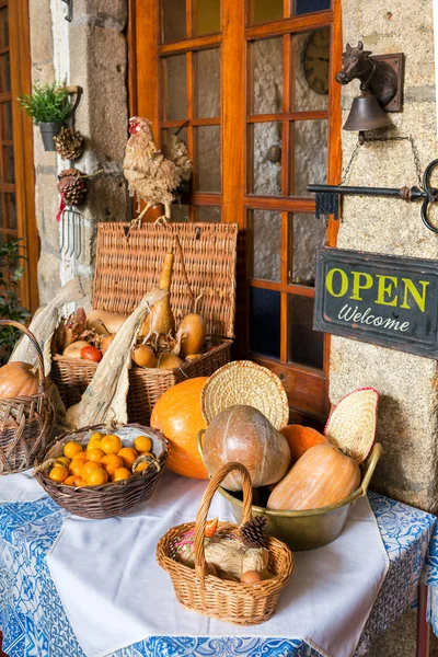 Porto Portekiz Küçük Restoranda Masaya Geleneksel Portekizce Yiyecek — Stok fotoğraf